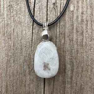 Rainbow Moonstone for Psychic Awareness, Lucid Dreaming and Protection.